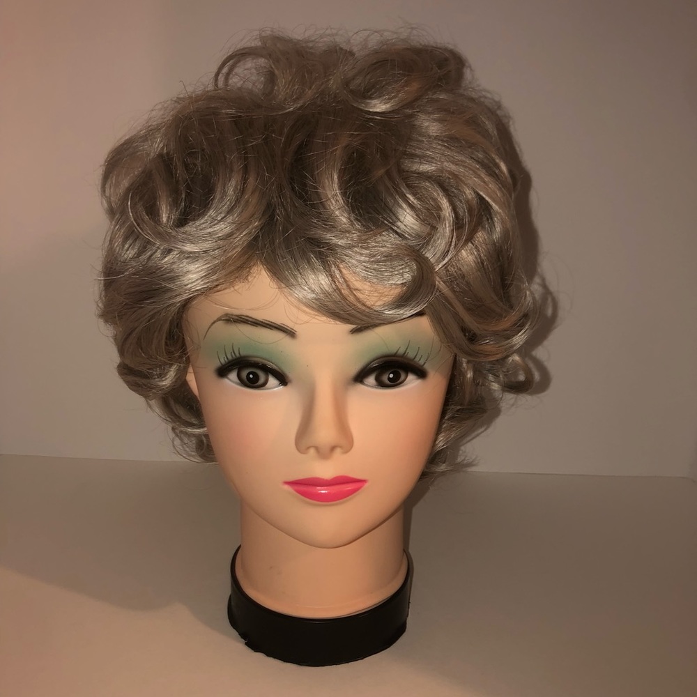 New Europens synthetic grey short curly wig